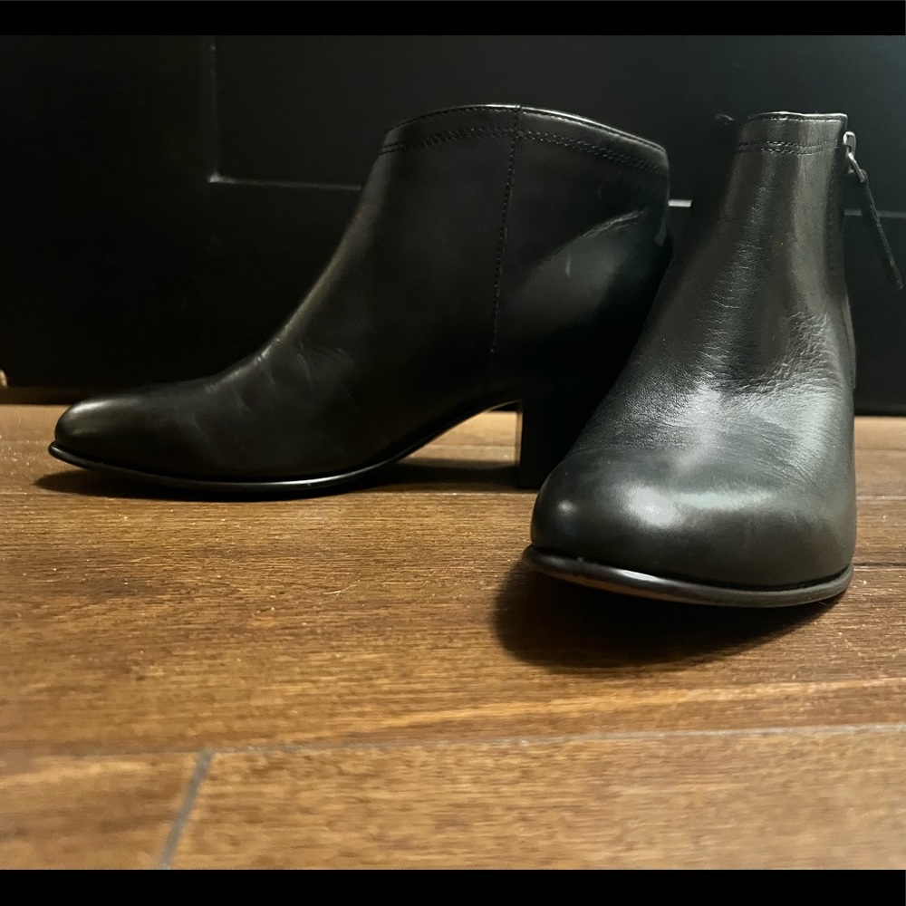 Clark’s Artisan collection Leather Booties Black New 6.5 unworn CUTE